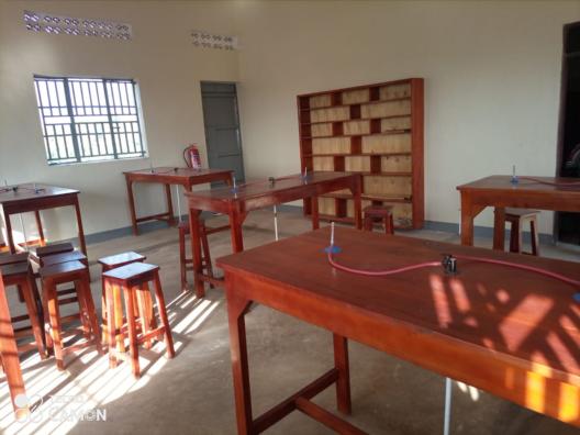 Dank der Spendengelder vom Lauf für Uganda 2.0 konnte das Labor der weiterführenden Schule in Busagula fertiggestellt werden